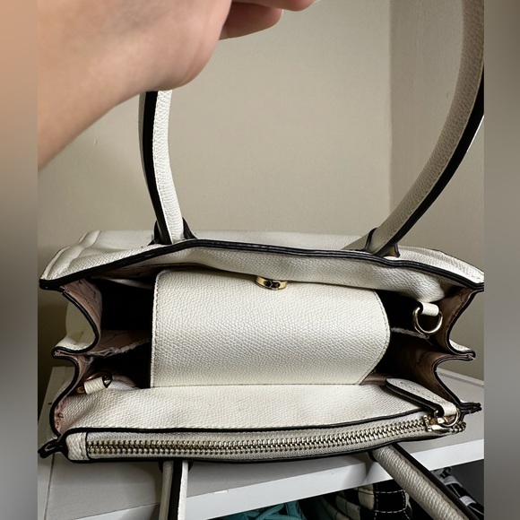 Aldo handbag with adjustable strap - Picture 2 of 6